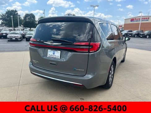 Used 2022 Chrysler Pacifica Touring-L FWD image 10