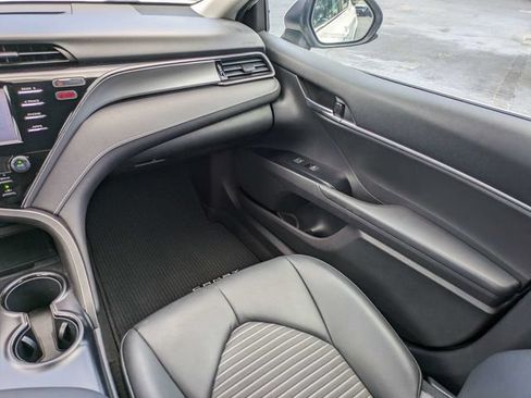 Used 2019 Toyota Camry SE FWD image 16