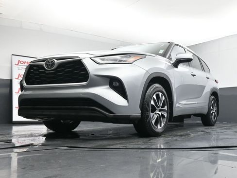 Used 2020 Toyota Highlander XLE image 20
