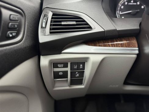 Used 2017 Acura MDX SH-AWD image 13