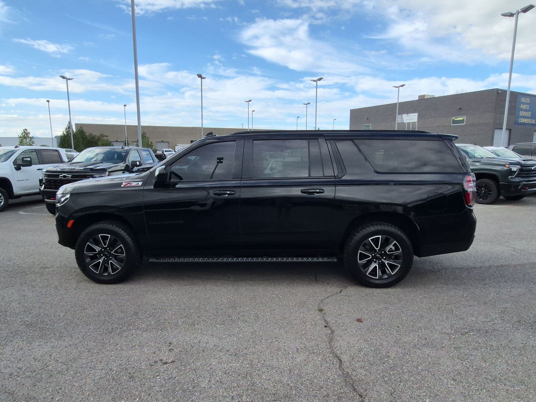Used 2023 Chevrolet Suburban Z71 AWD/4WD image 7