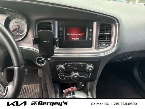 Used 2016 Dodge Charger SE w/ Blacktop Package RWD image 10