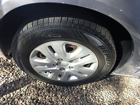 Used 2018 Dodge Grand Caravan SE w/ UConnect Hands-Free Group image 40