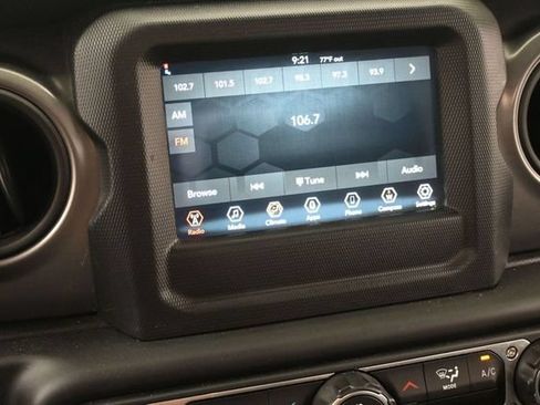 Used 2022 Jeep Gladiator Sport AWD/4WD image 21