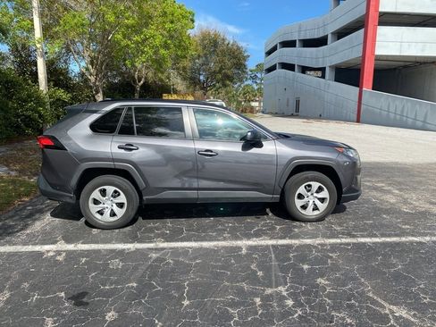 Used 2021 Toyota RAV4 LE image 5