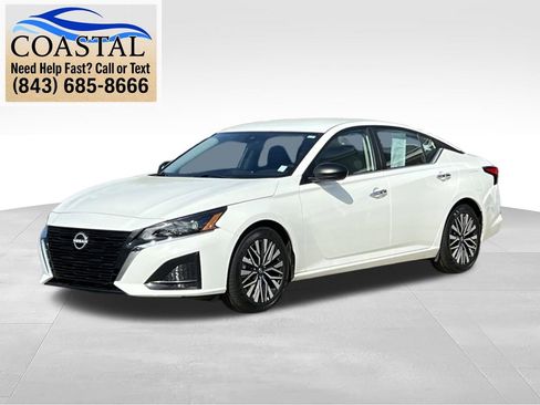 Certified 2025 Nissan Altima 2.5 SV FWD image 1