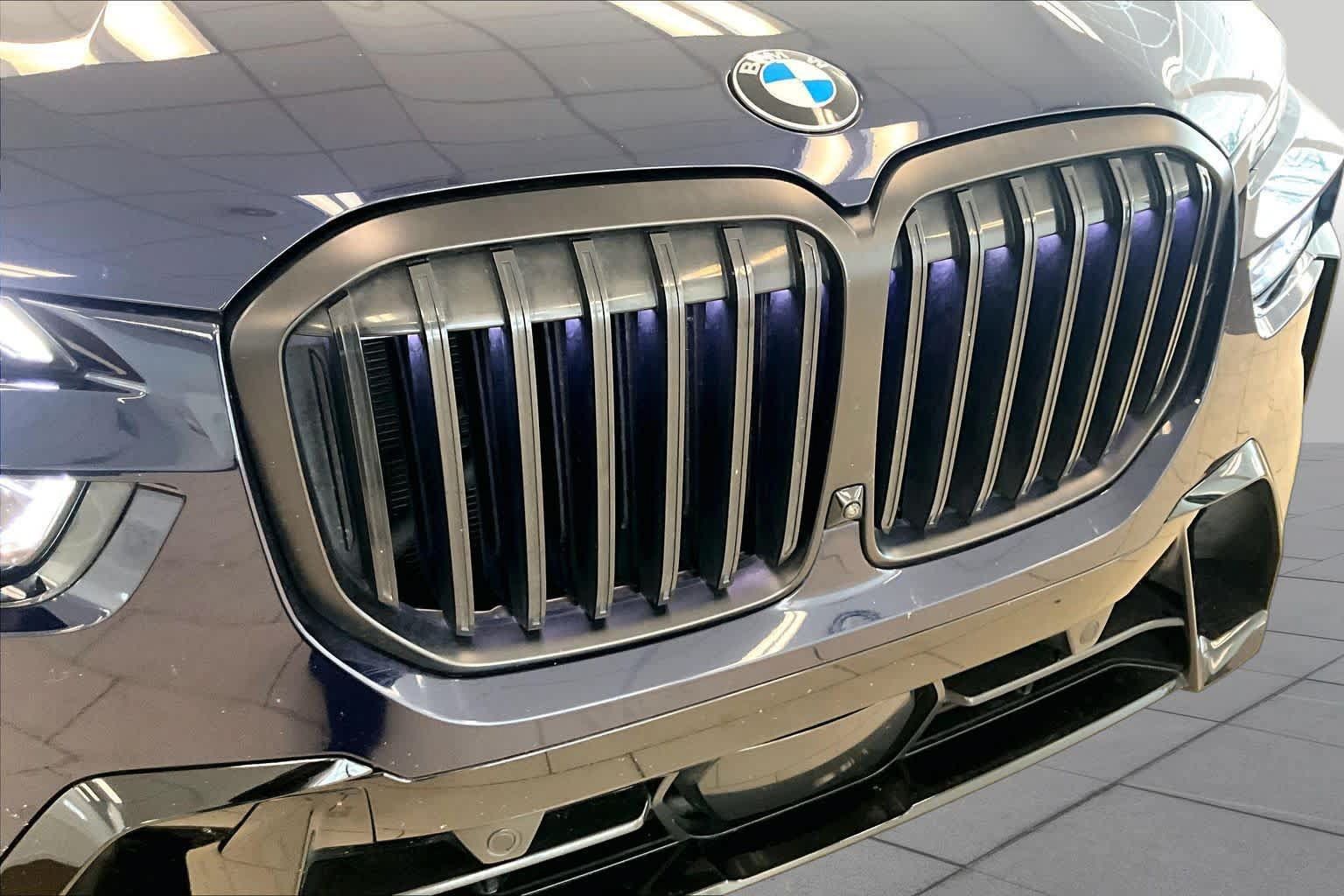 Used 2024 BMW X7 xDrive40i w/ M Sport Package AWD/4WD image 29