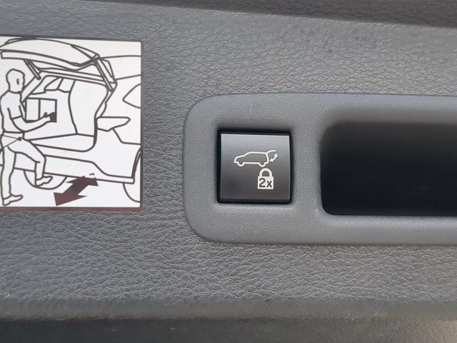 Certified 2024 Toyota Sienna XLE FWD image 15