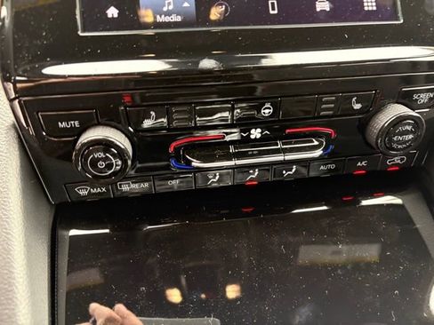 New 2025 Jeep Grand Cherokee L Laredo w/ Luxury Tech Group I image 21