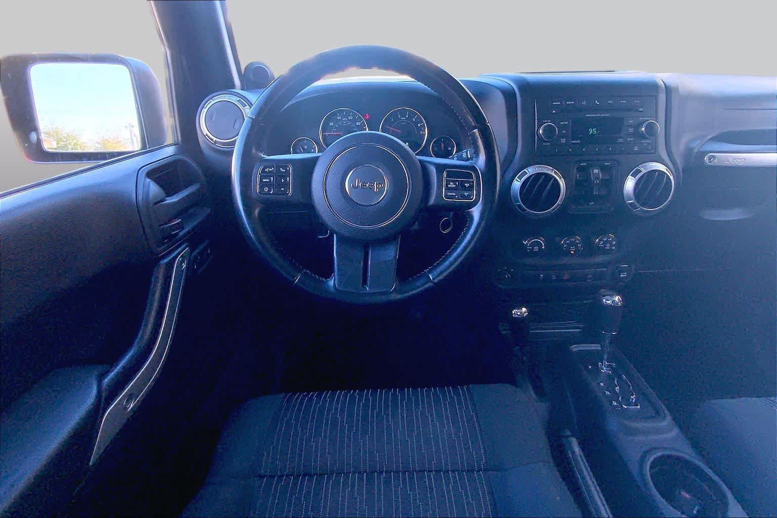 Used 2012 Jeep Wrangler Unlimited Sahara w/ Connectivity Group AWD/4WD image 5