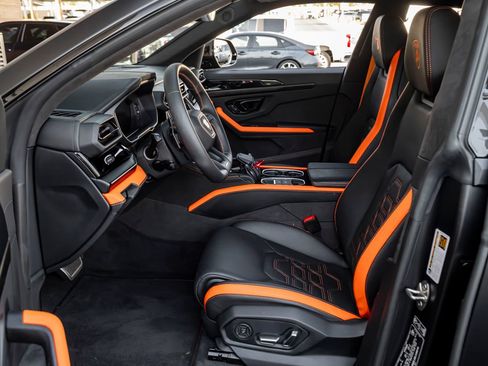 Used 2025 Lamborghini Urus SE AWD/4WD image 15