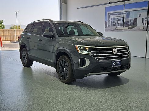 Used 2026 Volkswagen Atlas SE FWD image 2