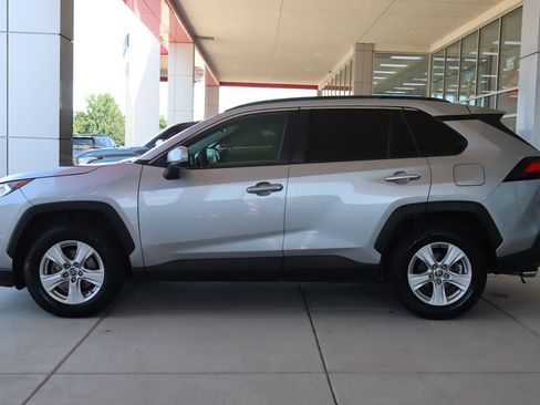 Used 2021 Toyota RAV4 XLE AWD/4WD image 4