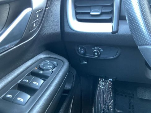 Used 2024 GMC Terrain SLE image 18