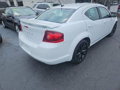 Used 2014 Dodge Avenger SE w/ Blacktop Package FWD image 3