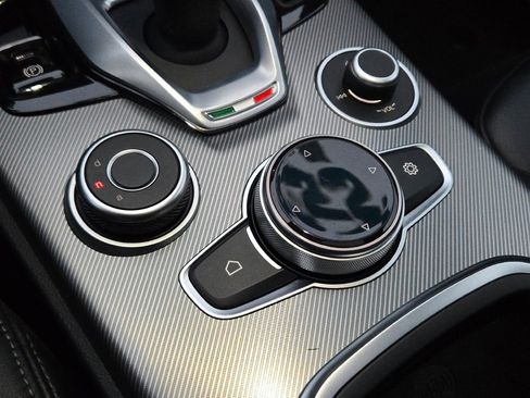 Used 2022 Alfa Romeo Stelvio Veloce image 27