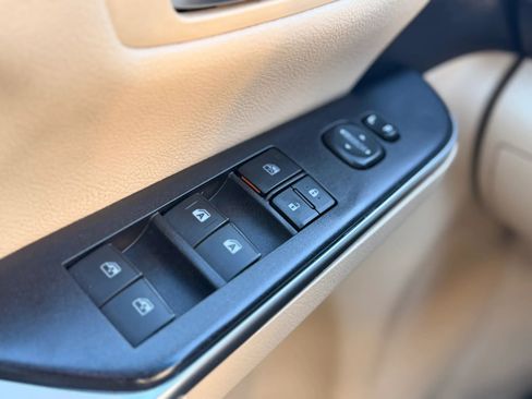 Used 2017 Toyota Camry LE FWD image 38