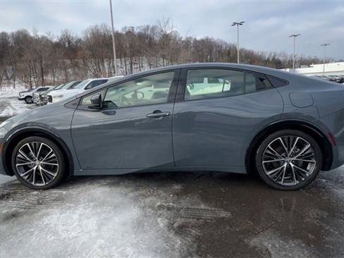 Used 2024 Toyota Prius XLE image 5