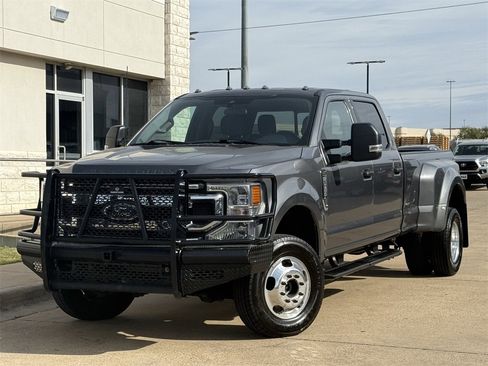 Certified 2022 Ford F350 XLT image 2