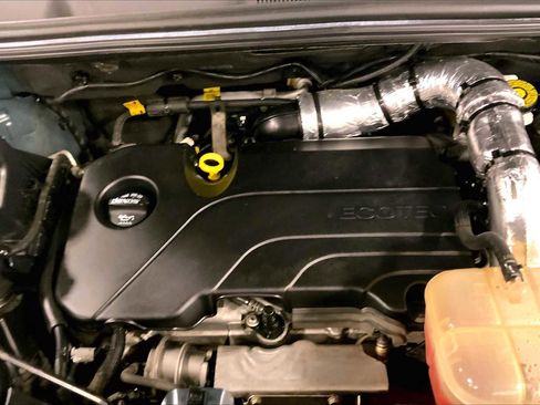 Used 2022 Chevrolet Trax LT w/ LT Convenience Package image 25