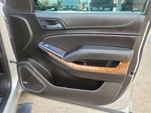 Used 2020 Chevrolet Suburban Premier image 10