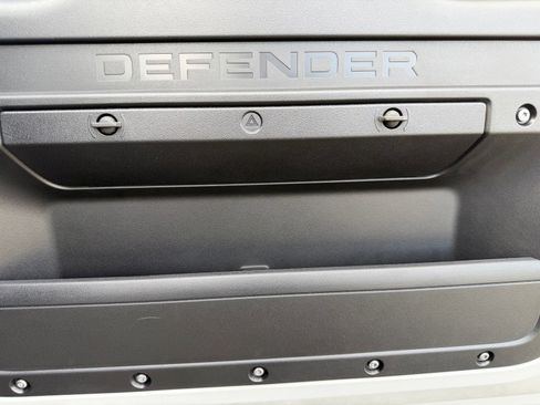 New 2026 Land Rover Defender 110 X-Dynamic SE image 32