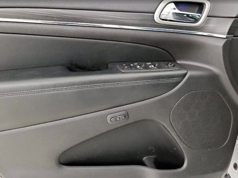 Used 2020 Jeep Grand Cherokee Limited AWD/4WD image 11
