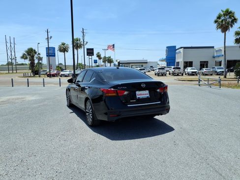 Used 2023 Nissan Altima 2.5 SV FWD image 6
