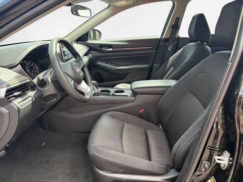 Used 2025 Nissan Altima 2.5 SV FWD image 12