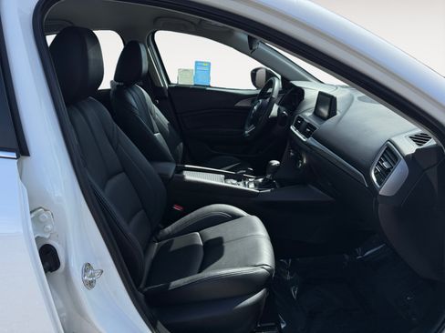 Used 2018 MAZDA MAZDA3 Touring FWD image 19
