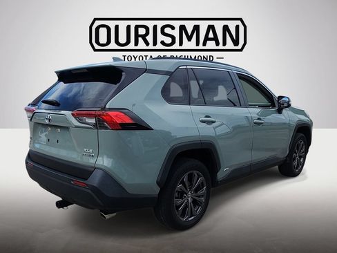 Used 2022 Toyota RAV4 XLE Premium AWD/4WD image 7