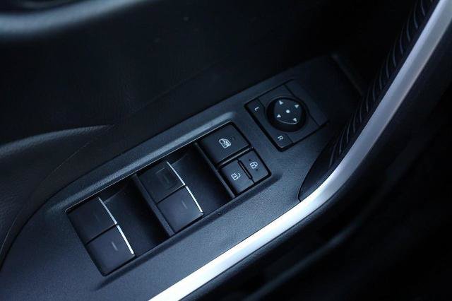 Used 2025 Toyota RAV4 XLE AWD/4WD image 18
