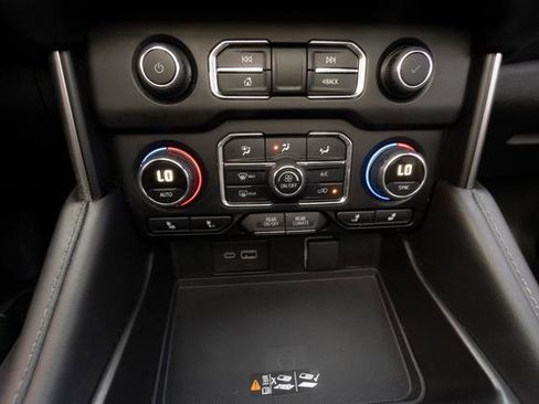 Used 2023 Chevrolet Tahoe Z71 w/ Luxury Package image 20