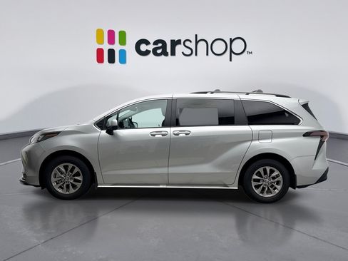 Used 2025 Toyota Sienna XLE w/ XLE Plus Package FWD image 2