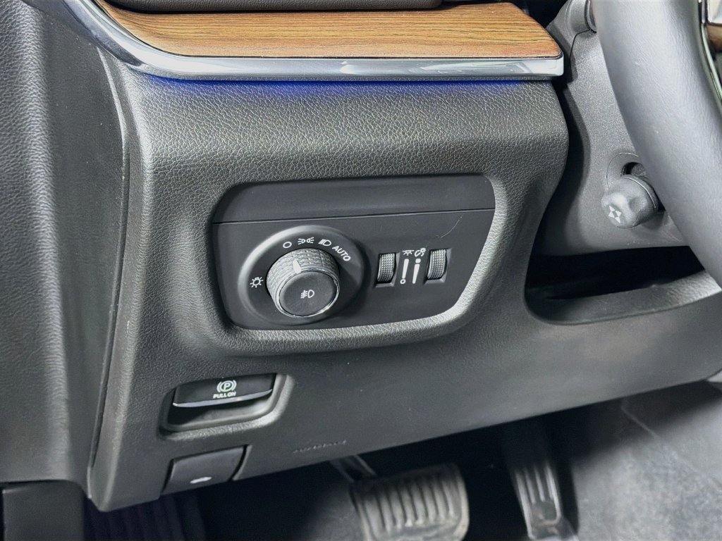 Used 2025 Jeep Grand Cherokee Summit w/ Adv Protech Group IV AWD/4WD image 10