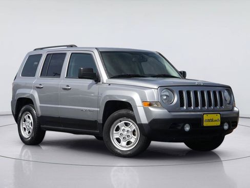 Used 2016 Jeep Patriot Sport w/ Power Value Group FWD image 2