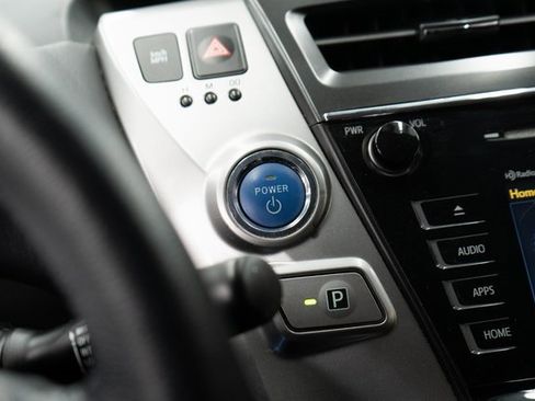 Used 2016 Toyota Prius V Four image 21