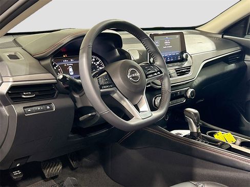 Used 2023 Nissan Altima 2.5 SR image 7