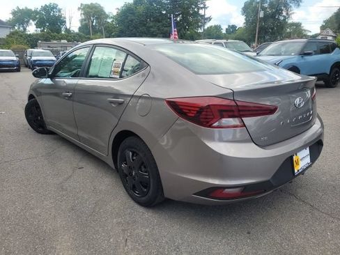 Used 2020 Hyundai Elantra SE FWD image 3