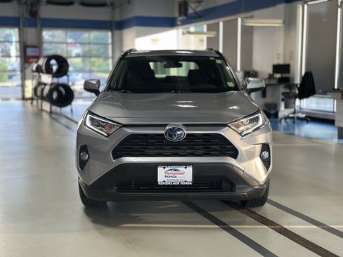 Used 2021 Toyota RAV4 XLE w/ Convenience Package AWD/4WD image 3