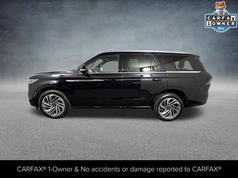 Certified 2025 Lincoln Navigator Reserve AWD/4WD image 3