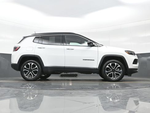 Used 2023 Jeep Compass Limited AWD/4WD image 32