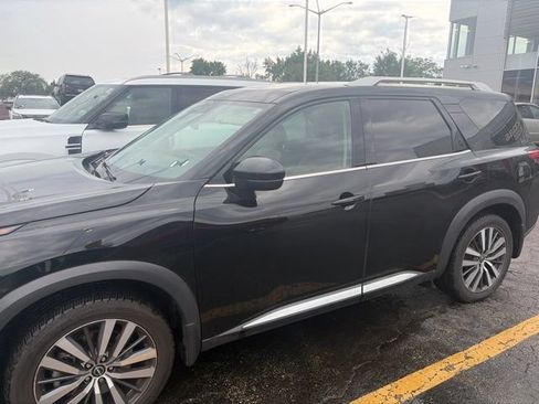 Used 2022 Nissan Pathfinder Platinum w/ Cargo Package AWD/4WD image 2