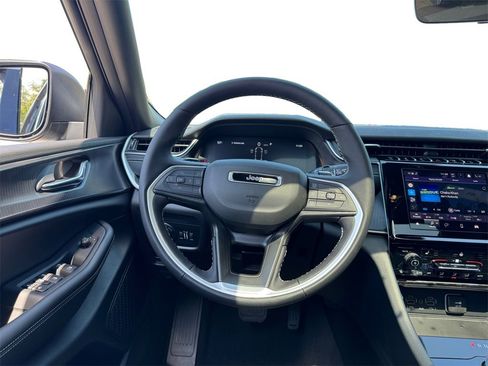 New 2025 Jeep Grand Cherokee L Laredo w/ Luxury Tech Group I image 12