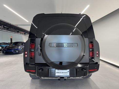 Used 2025 Land Rover Defender 130 X-Dynamic SE AWD/4WD image 7