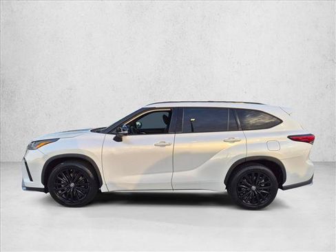Used 2023 Toyota Highlander XSE FWD image 8