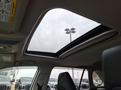 Certified 2020 Toyota RAV4 XLE Premium image 14