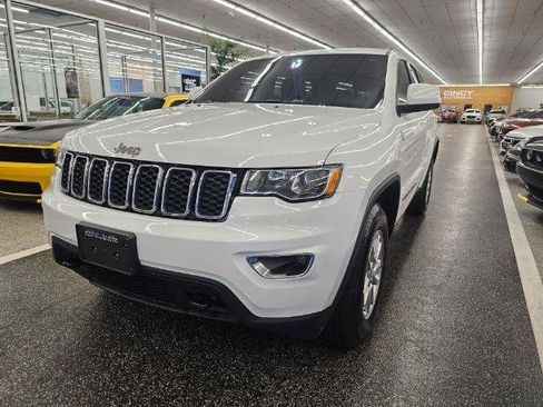 Used 2020 Jeep Grand Cherokee Laredo AWD/4WD image 2