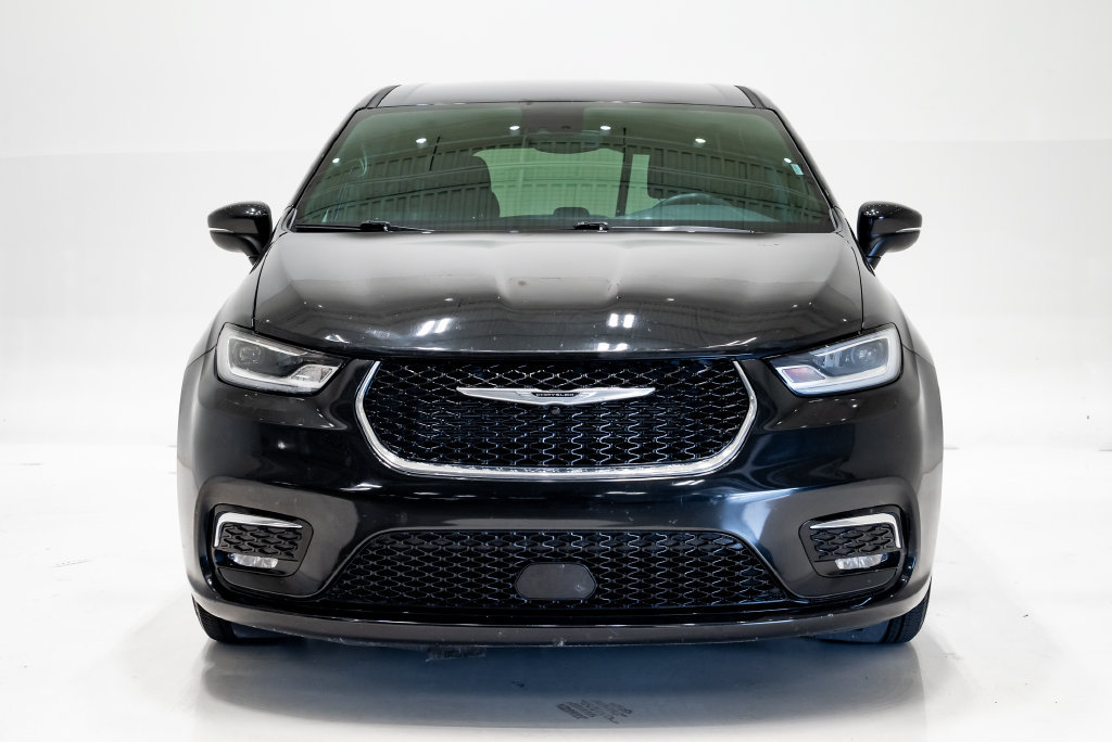 Used 2023 Chrysler Pacifica Touring FWD image 7