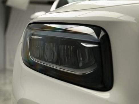 Used 2025 Mercedes-Benz GLB 250 4MATIC image 16